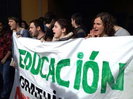 La Seguridad Privada la UC negó el acceso a los manifestantes crítica al evento público.