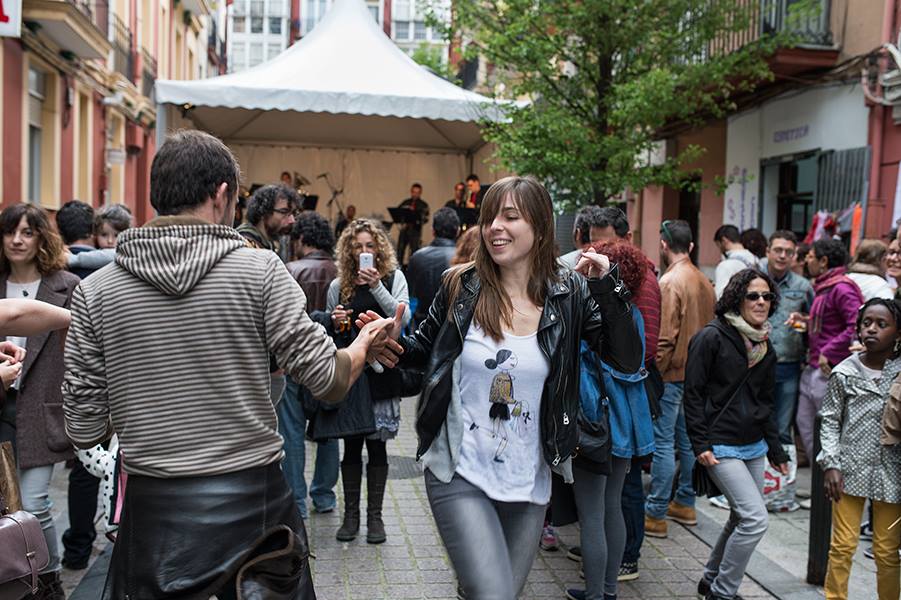 Fiesta de la Primavera en la calle del Sol (Foto: Javier Vila, de La Caverna de la Luz)