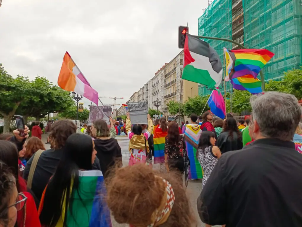 Orgullo 2024, con banderas de apoyo a palestina